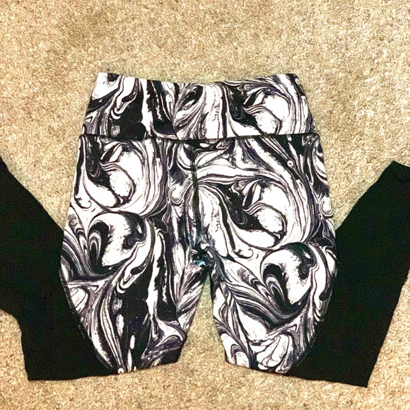Victoria Sport leggings!! - Picture 3 of 3